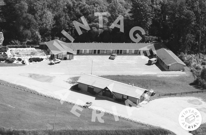 Opsals Venture Inn Motel - 1989 Photo (newer photo)
